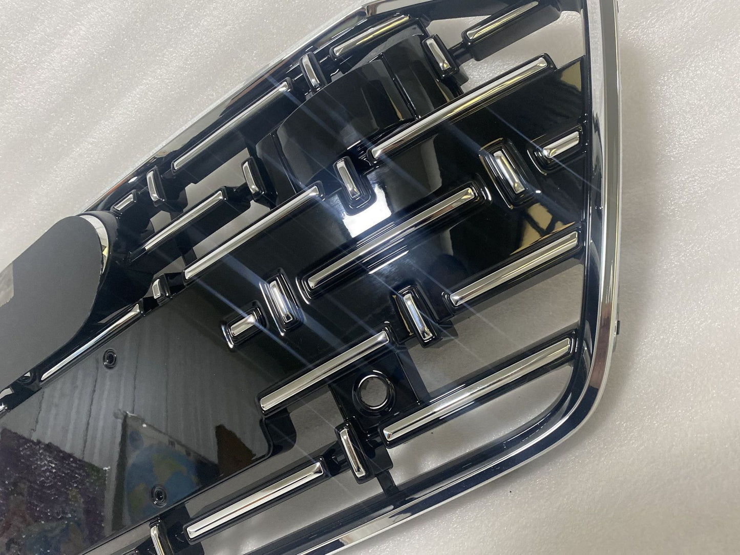 Chrome Front Bumper Grille Fit for AD A7/A7L/S7 2019-2024 Cross Style